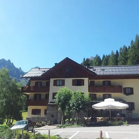 Nuoitas 호텔 포르니 디 소프라